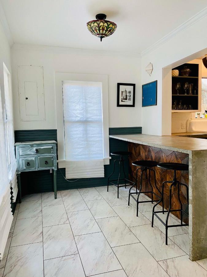 Private Room Downtown - Full House Access Lafayette Bagian luar foto
